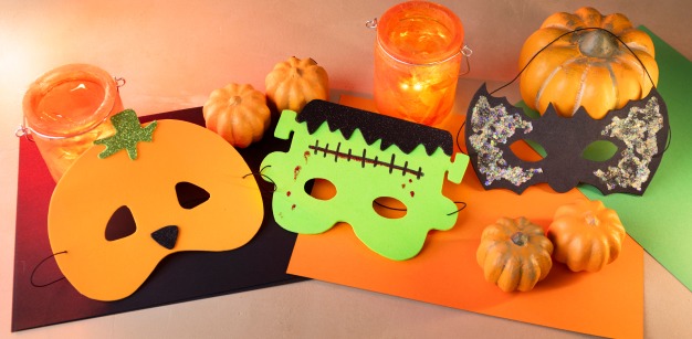 Image en collage – Masques d’Halloween