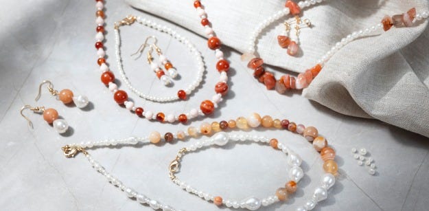 Photo de collage - Collier de bijoux avec agates