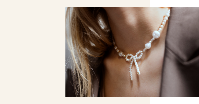 Collier composé de petites perles