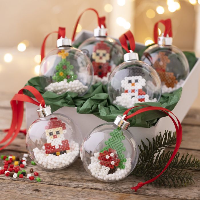Kerstballen met kraalfiguren
