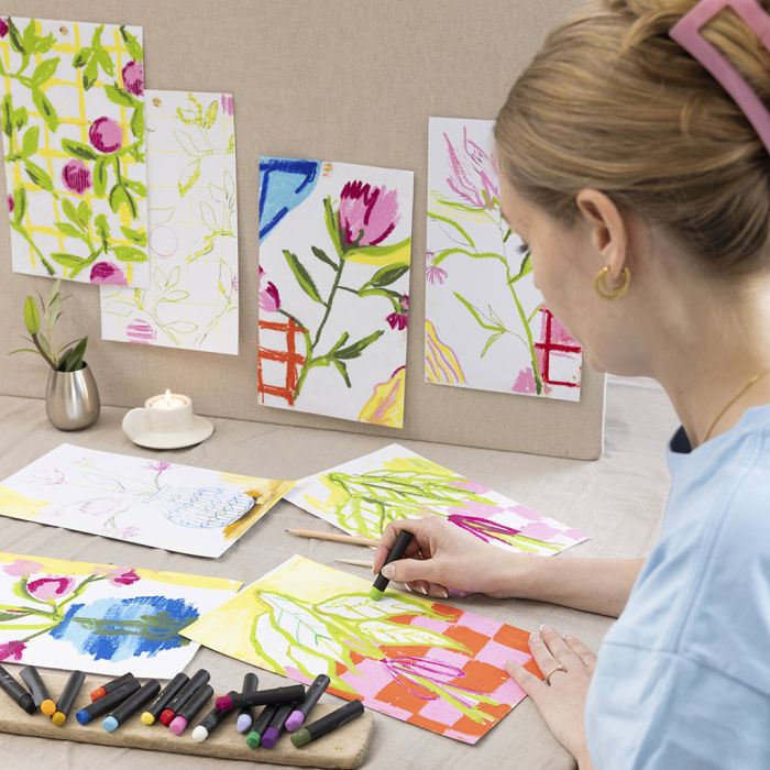 Kleurrijke kunstwerken met oliepastel