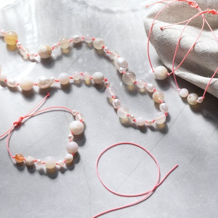 Bracelet et collier avec des perles d'agate