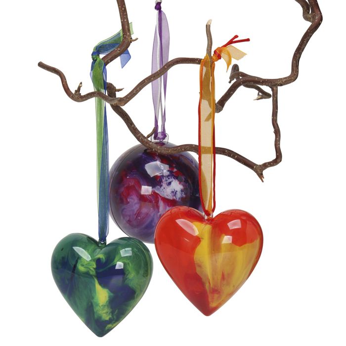 Des boules de Noël avec la technique du roulage