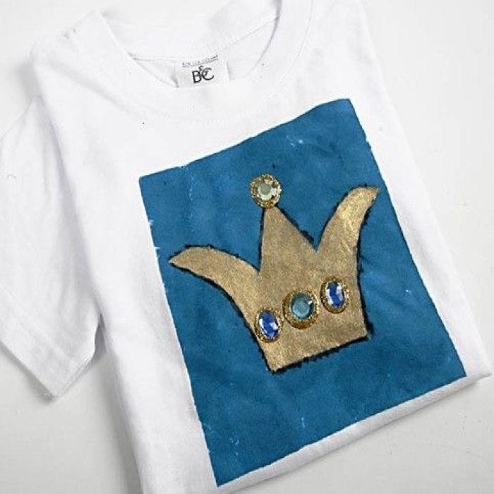 T-shirts with princess crowns