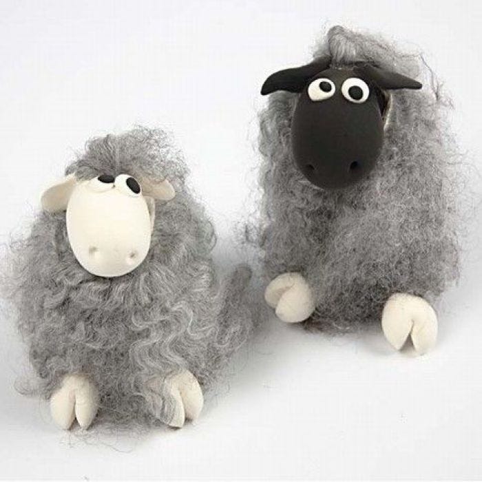 Des moutons avec de la laine et de la pâte Silk Clay