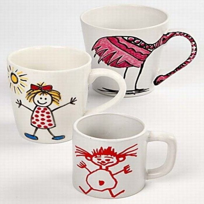 Mugs en porcelaine décorés aux marqueurs