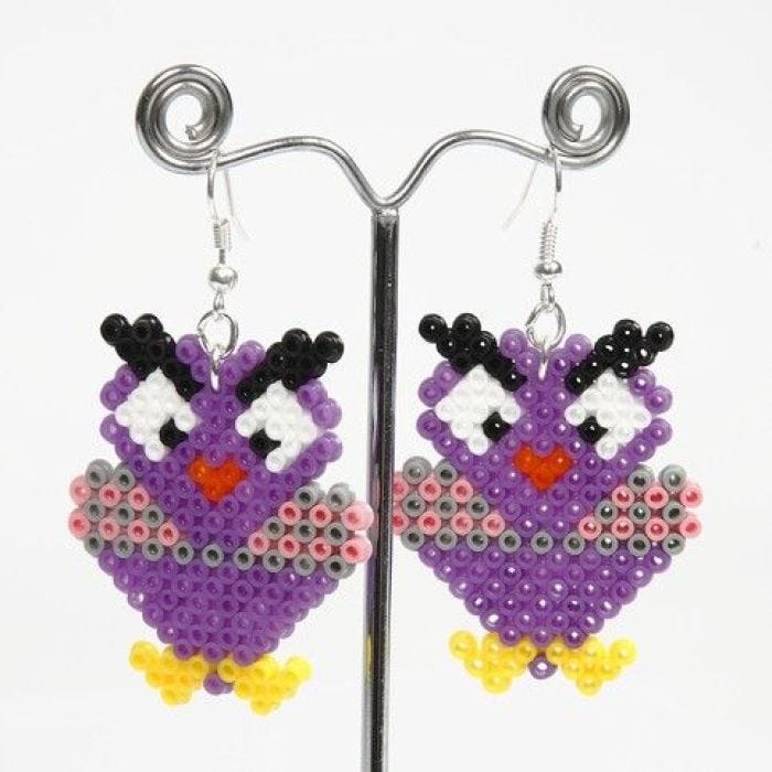 Boucles d'oreilles faites à partir de petites perles