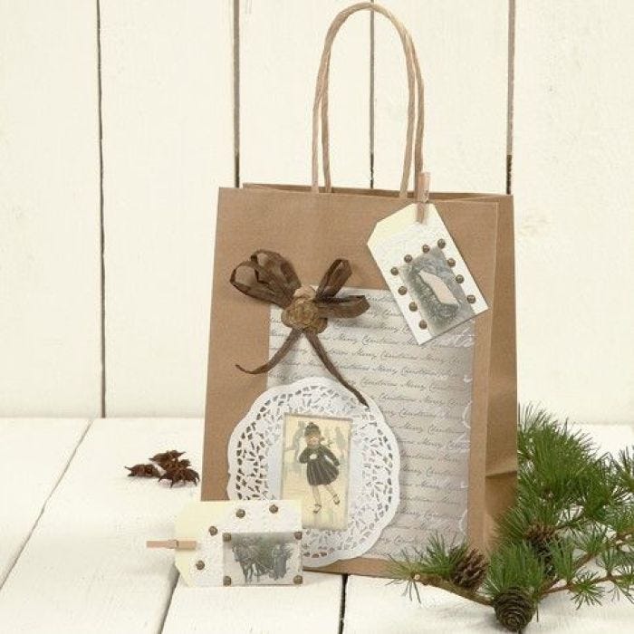 Un sac cadeau avec décorations