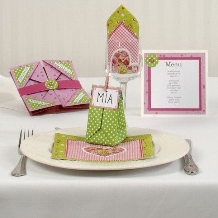 Cartes avec pliages du papier Vivi Gade design comme invitations