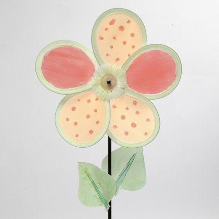 Une fleur décorée avec pétals en nylon