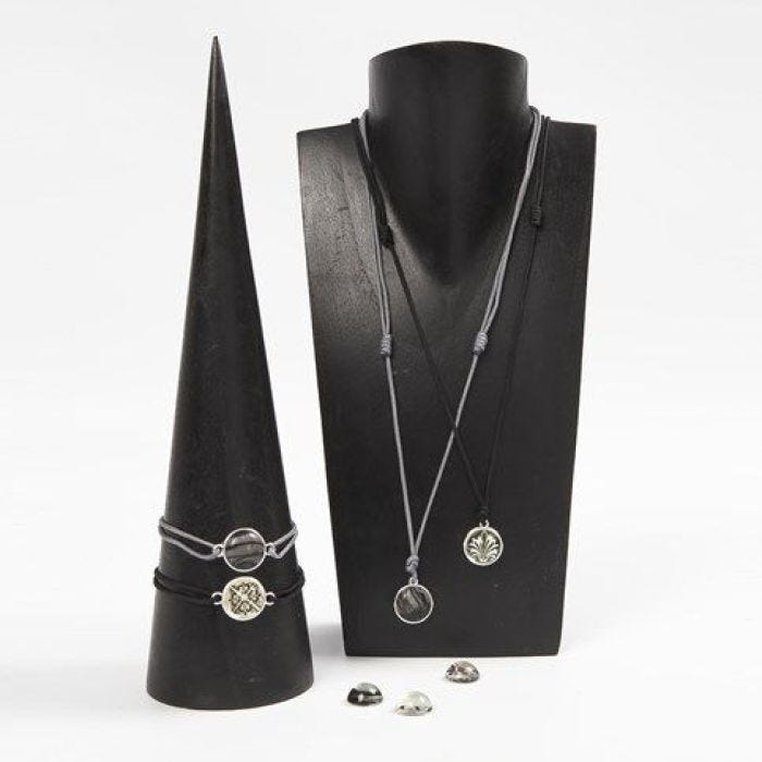 Bijoux avec cabochons et perles d'espacement