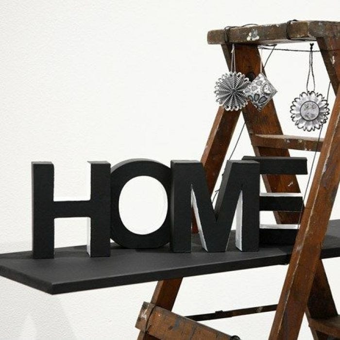 "Home"- Des lettres de papier-mâché peintes