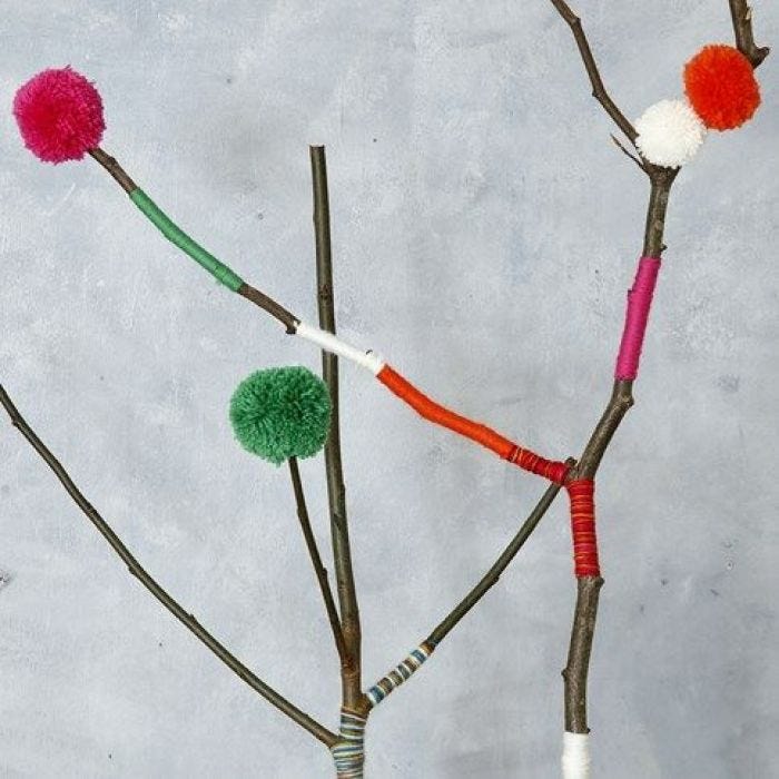 Pom-Poms in diverse maten gemaakt met een Pom-Pom Maker