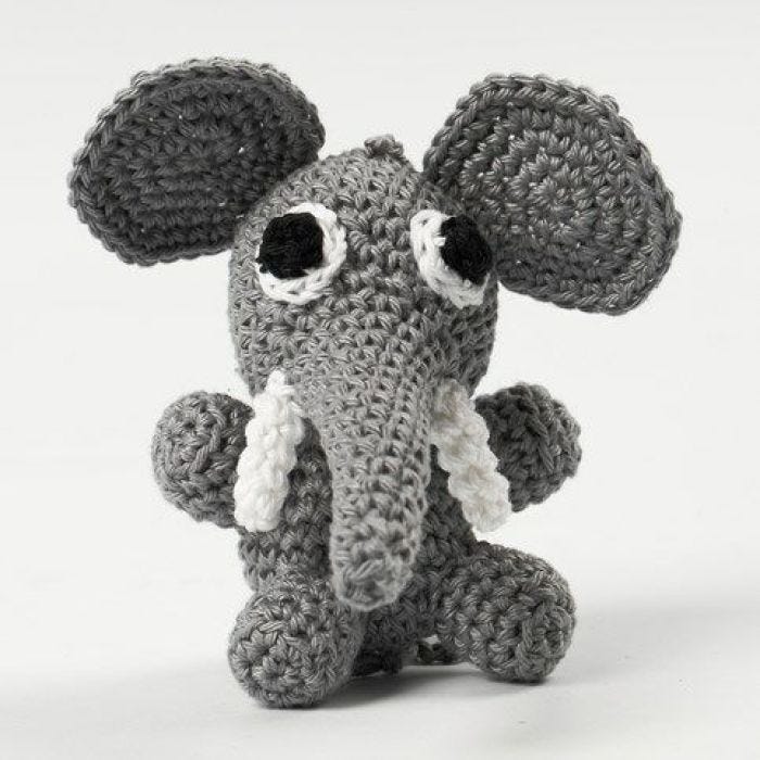 Un Éléphant assis Crocheté