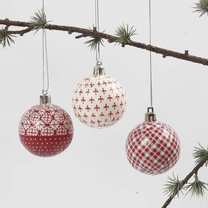 Kerstballen met decoupage in rood en wit