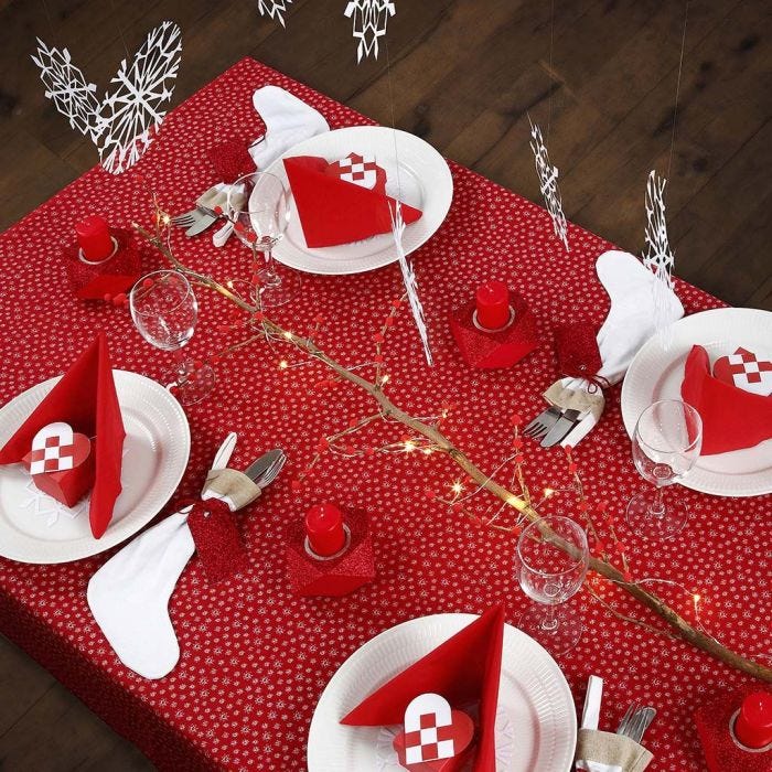 Décorer une table de Noël en rouge et blanc