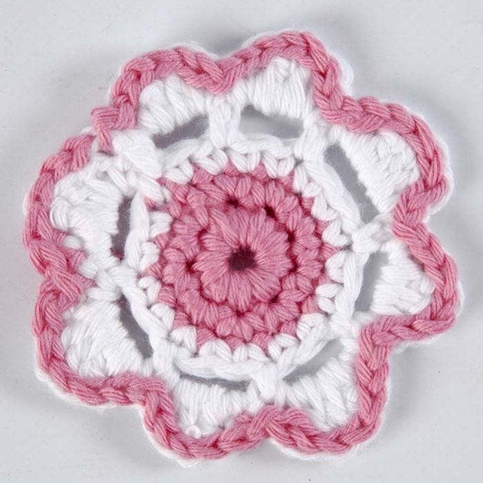 Des fleurs crochetées