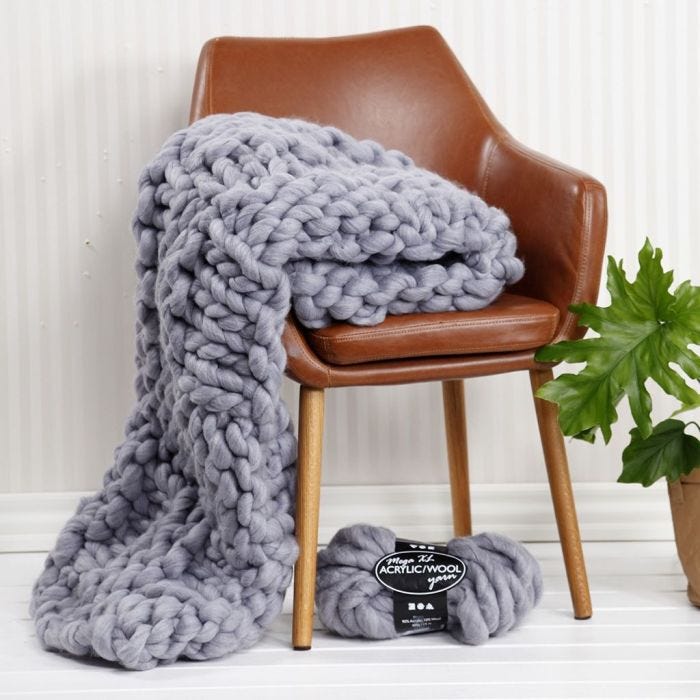 Une couverture tricotée à la main avec de la laine Chunky XL