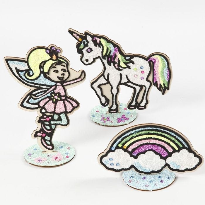 Une fée, une licorne et un arc-en-ciel en bois, remplis de pâte Foam Clay