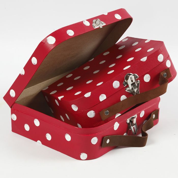 Valises en papier mâché décorées avec de la peinture acrylique