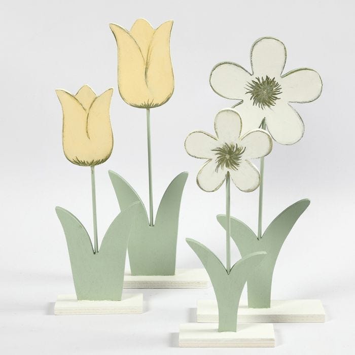 Houten bloemen gedecoreerd met Plus Color Acrylverf