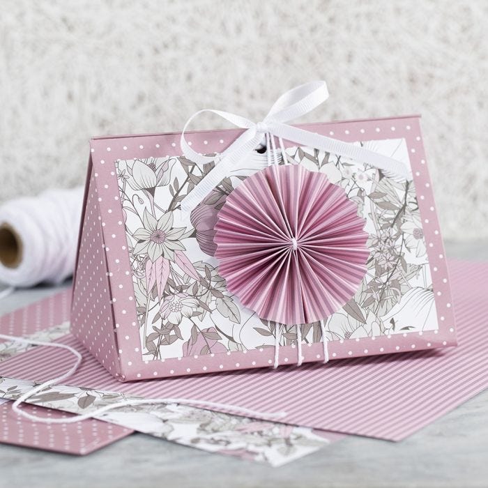 Une rose Gift Box with a Rosette and Design Paper