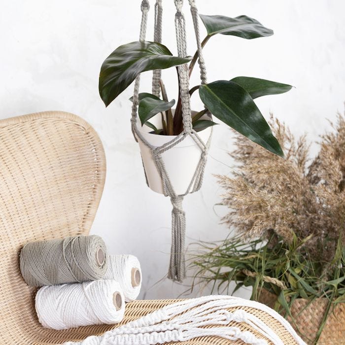 Un porte-plante en macramé