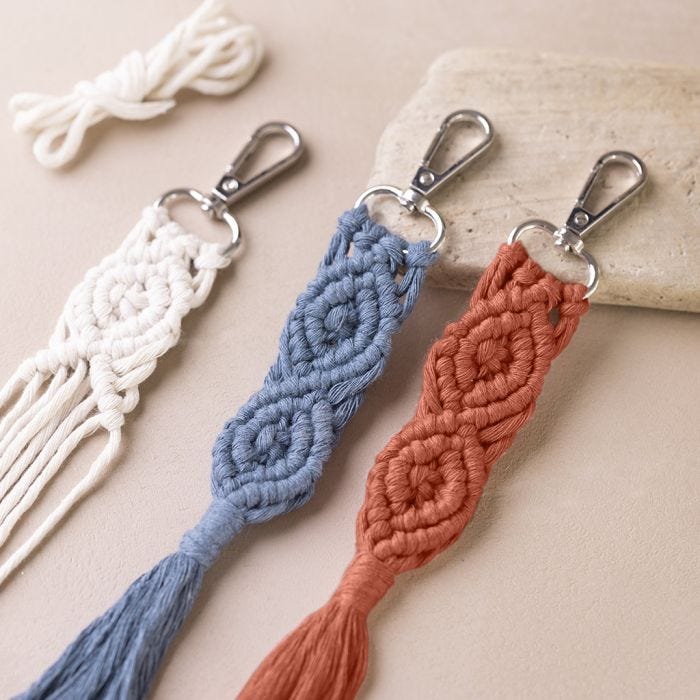 Porte-clés ou décoration de sac en macramé