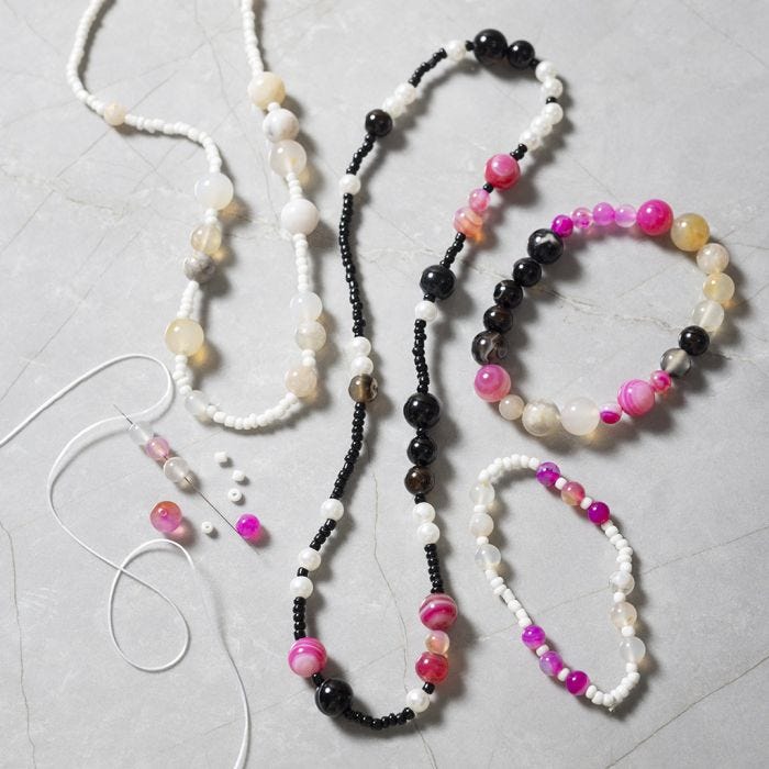 Bracelet et collier avec agates et des perles