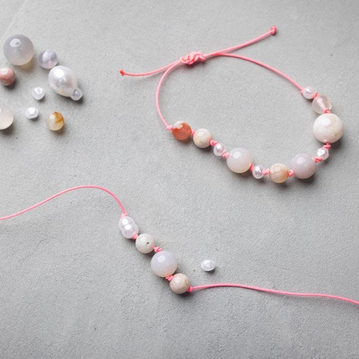 Comment faire des nœuds entre les perles