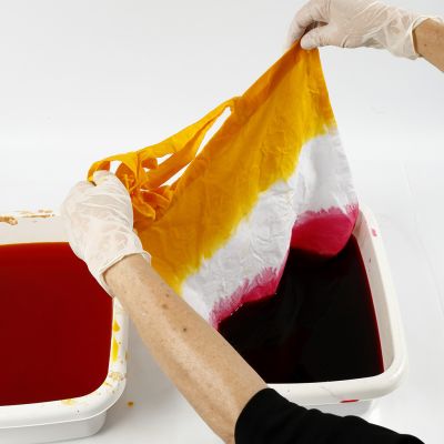 Tie-dye met de  dip & dye techniek