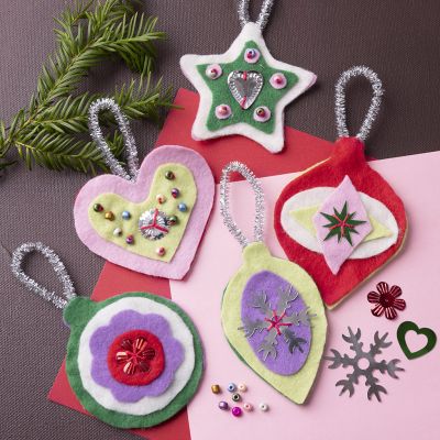 Kerstdecoraties met vilt
