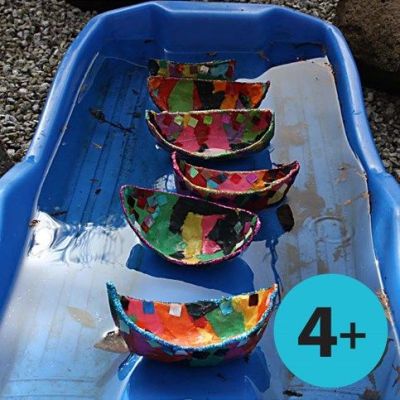 Papier-m&acirc;ch&eacute; bootjes in het meer
