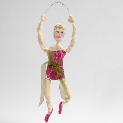 Ballerina gemaakt van bonsai draad en papier-mach&eacute; pulp