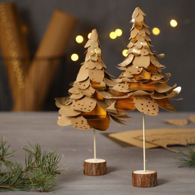 Sapin de Noël en papier simili cuir perforé en couches