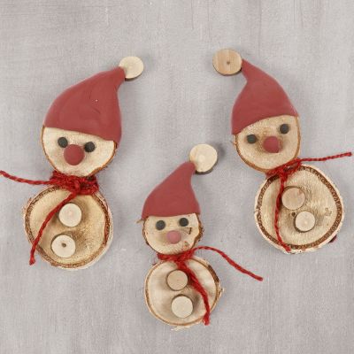 Kabouters van houten schijven met puntmutsen van Silk Clay