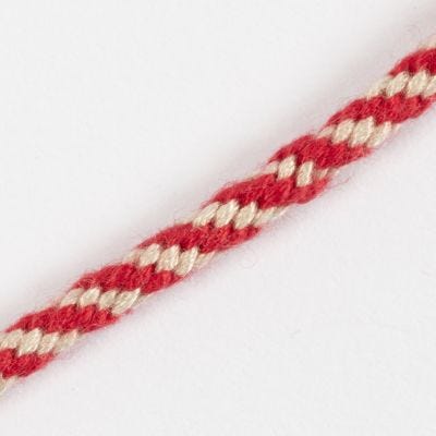 Comment tresser le motif d'un bonbon rayé sur un disque de tressage Kumihimo