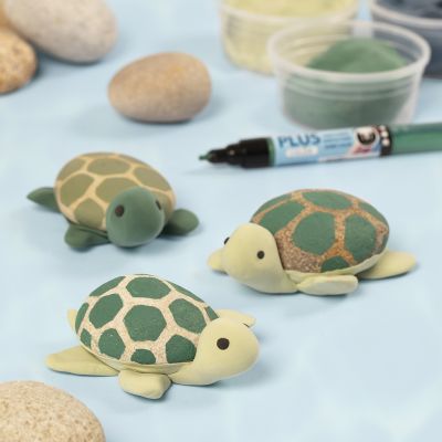 Tortues peintes sur des pierres avec des marqueurs Plus Color et de la p&acirc;te &agrave; modeler Silk Clay&reg;