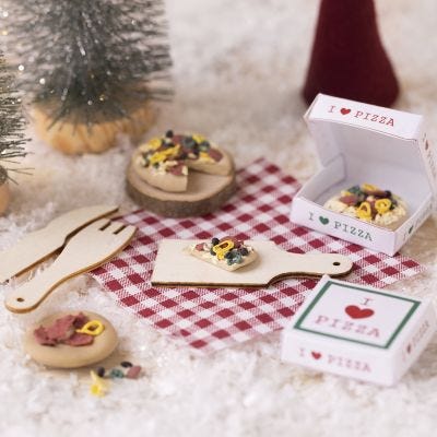 Le lutin mangeant une pizza pour le pique-nique