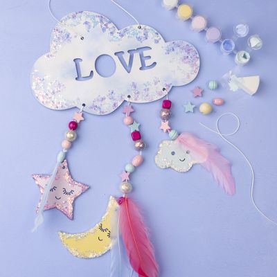 Mobile étincelant avec nuages