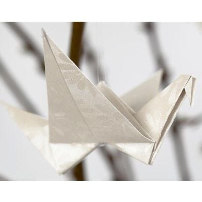 Een vogel gevouwen van papier