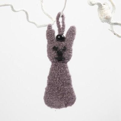  Un lapin feutré fabriqué à partir de tricot simple.