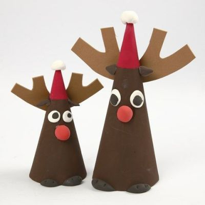 Renne fabriqué à partir de cônes en Papier-Mâché