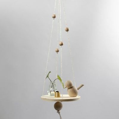 De la ficelle de papier pour maintenir une étagère en suspension