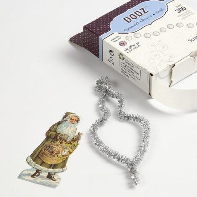 Kerstdecoraties van Chenille draad en een Vintage 3D stans