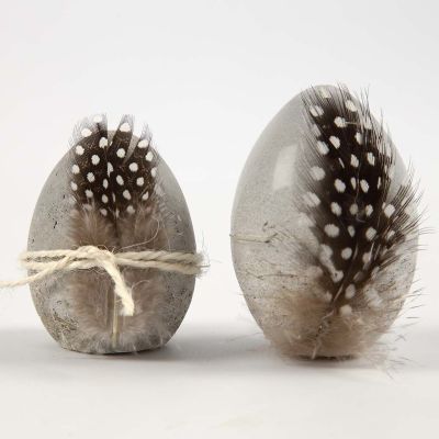 Des oeufs en béton tenant debouts