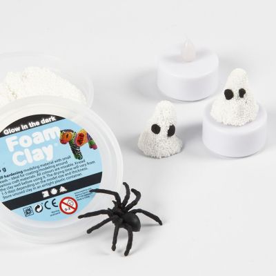 Un fantôme lumineux en pâte Foam Clay