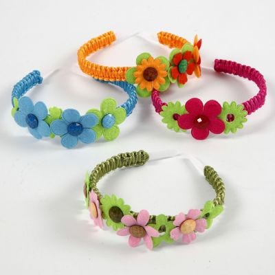 Un serre-tête décoré de fleurs en feutre et de Cabochons