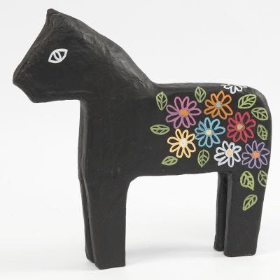 Peindre et dessiner sur du papier mâché