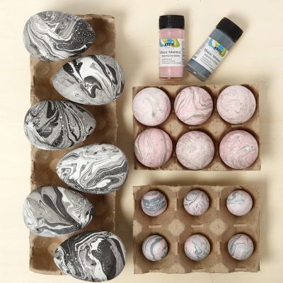 Œufs en plastique marbrés